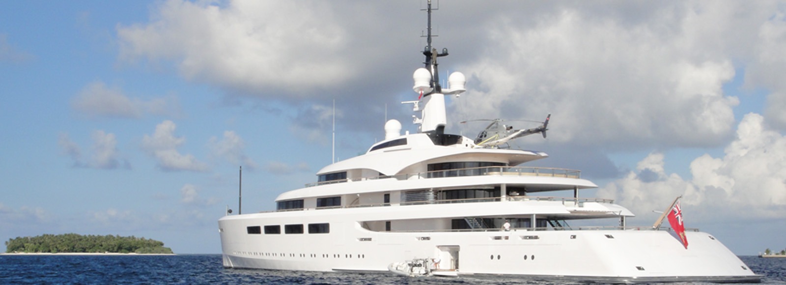 Superyacht Vava II visiting Maldivian waters